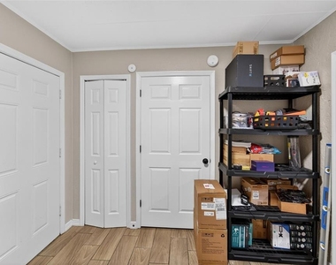 5502 Peach Avenue - Photo Thumbnail 24