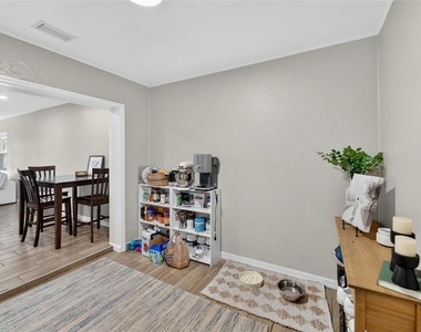 5502 Peach Avenue - Photo Thumbnail 25