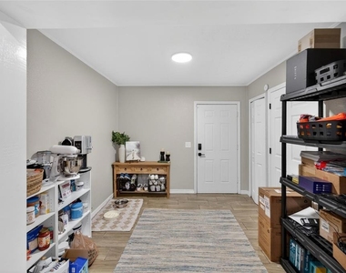 5502 Peach Avenue - Photo Thumbnail 23
