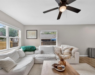5502 Peach Avenue - Photo Thumbnail 11