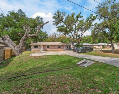 5502 Peach Avenue - Photo Thumbnail 9