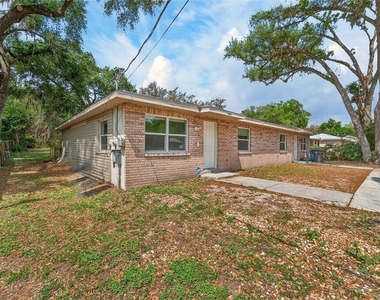 5502 Peach Avenue - Photo Thumbnail 3