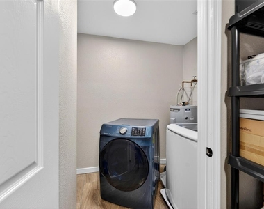 5502 Peach Avenue - Photo Thumbnail 38