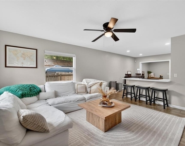 5502 Peach Avenue - Photo Thumbnail 14