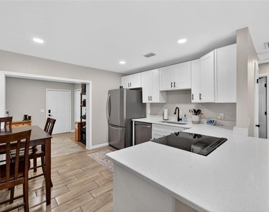 5502 Peach Avenue - Photo Thumbnail 18