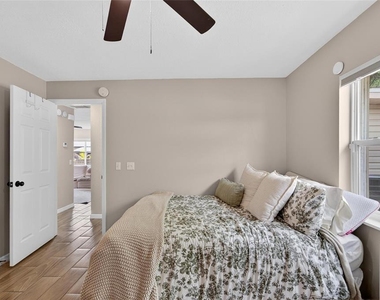 5502 Peach Avenue - Photo Thumbnail 36