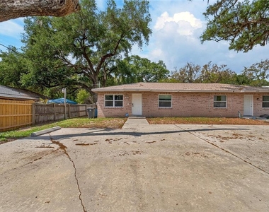 5502 Peach Avenue - Photo Thumbnail 2