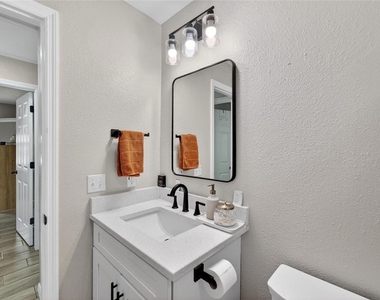 5502 Peach Avenue - Photo Thumbnail 30