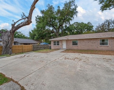 5502 Peach Avenue - Photo Thumbnail 7
