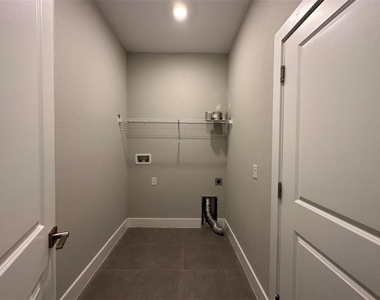 207 Begonia Lane - Photo Thumbnail 12