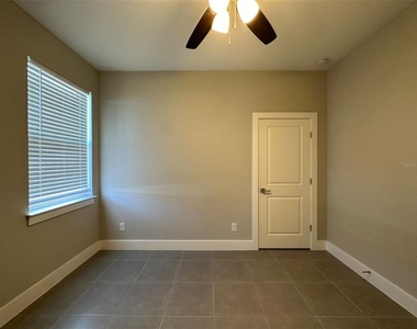 207 Begonia Lane - Photo Thumbnail 6