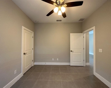 207 Begonia Lane - Photo Thumbnail 10