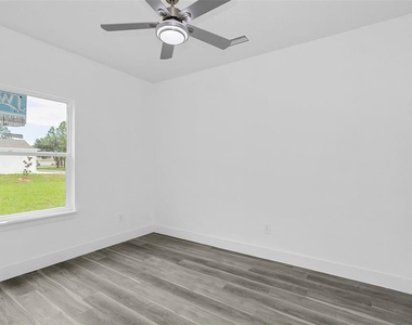 555 Gagnon Street Se - Photo Thumbnail 11