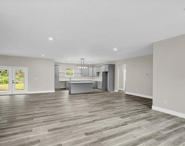 555 Gagnon Street Se - Photo Thumbnail 3