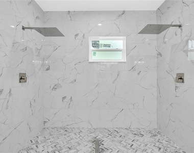 555 Gagnon Street Se - Photo Thumbnail 7