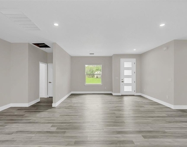 555 Gagnon Street Se - Photo Thumbnail 4