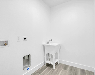 555 Gagnon Street Se - Photo Thumbnail 13