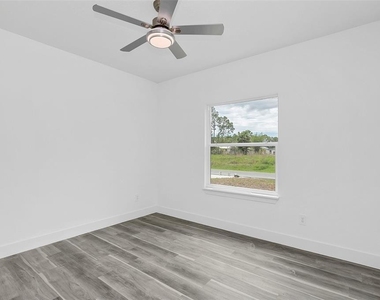 555 Gagnon Street Se - Photo Thumbnail 9