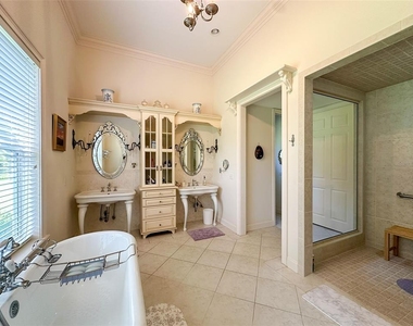 6425 Nw 202nd Place - Photo Thumbnail 37