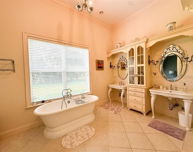 6425 Nw 202nd Place - Photo Thumbnail 38