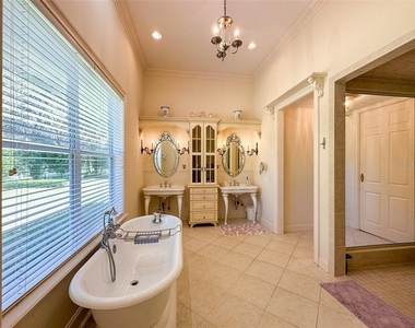 6425 Nw 202nd Place - Photo Thumbnail 36