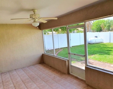 4031 Santa Barbara Drive - Photo Thumbnail 23