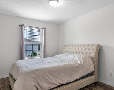 3211 Turret Drive - Photo Thumbnail 12