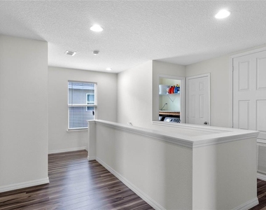 3211 Turret Drive - Photo Thumbnail 10
