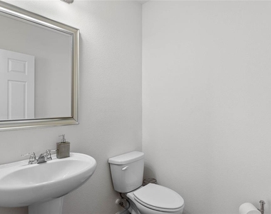 3211 Turret Drive - Photo Thumbnail 9