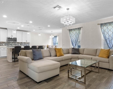 3211 Turret Drive - Photo Thumbnail 4