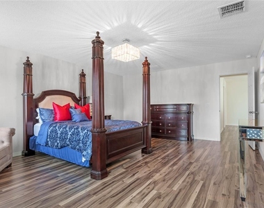 3211 Turret Drive - Photo Thumbnail 16