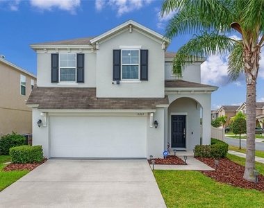 3211 Turret Drive - Photo Thumbnail 2