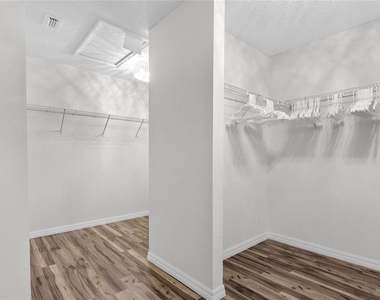 3211 Turret Drive - Photo Thumbnail 18