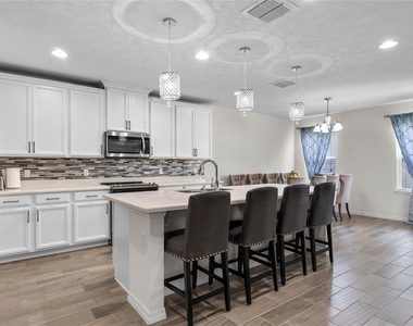 3211 Turret Drive - Photo Thumbnail 5