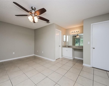 211 Cobalt Drive - Photo Thumbnail 8