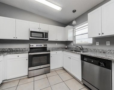 211 Cobalt Drive - Photo Thumbnail 5