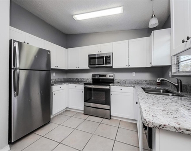 211 Cobalt Drive - Photo Thumbnail 4