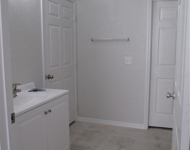 5957 Westgate Drive - Photo Thumbnail 6
