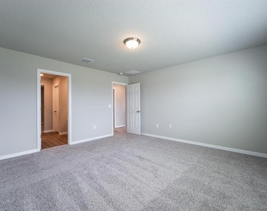 5252 Sanders Oak Trail - Photo Thumbnail 17