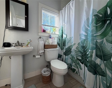 717 Nw 10th Street - Photo Thumbnail 5