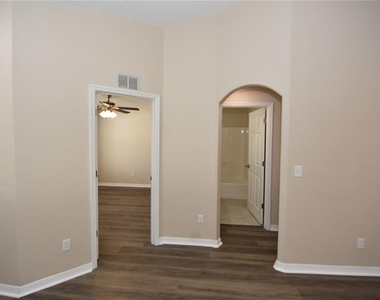 6 Seckel Court - Photo Thumbnail 9
