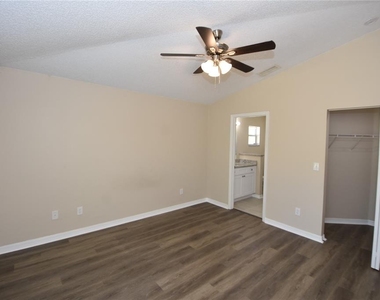 6 Seckel Court - Photo Thumbnail 28