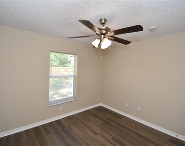 6 Seckel Court - Photo Thumbnail 15
