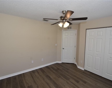 6 Seckel Court - Photo Thumbnail 11
