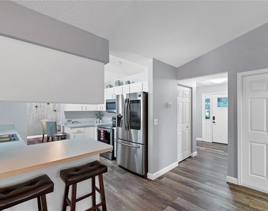 5219 Inverness Drive - Photo Thumbnail 14