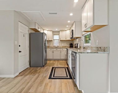 1675 Blakemore Lane - Photo Thumbnail 10