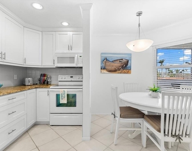 6708 Sarasea Circle - Photo Thumbnail 13