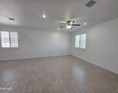 7517 Red Cedar Drive - Photo Thumbnail 5