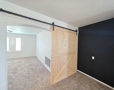 7517 Red Cedar Drive - Photo Thumbnail 15