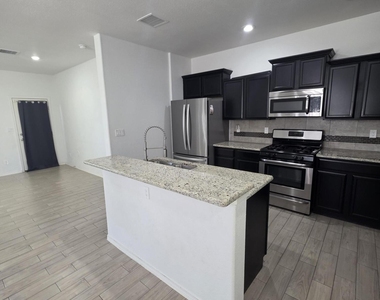 7517 Red Cedar Drive - Photo Thumbnail 4